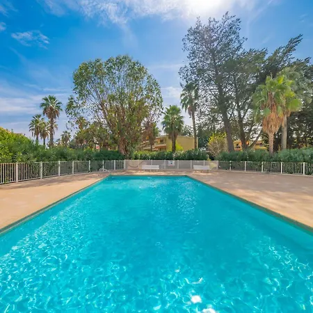 Apartment Les 15 Pins & La -your Getaway Near Sea & *