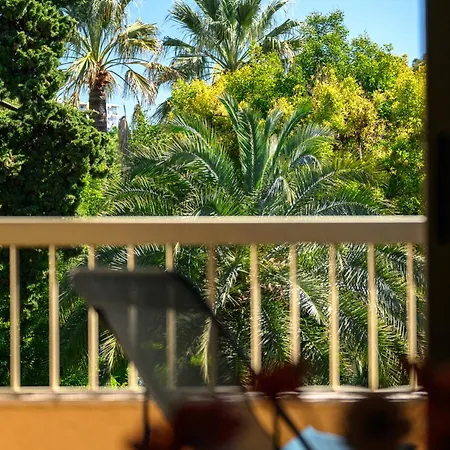 Aparthotel Les 15 Pins & La - Piscines, A 5min, Climatisation 3*