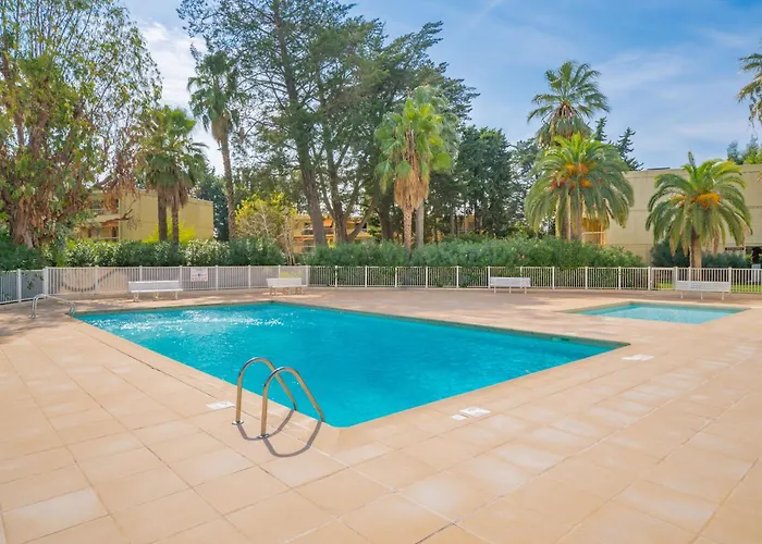 Apartman Les 15 Pins & La -le Calme D'un Parc, Piscine, La A Proximite Antibes
