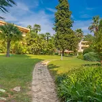 Apartmanhotel Les 15 Pins & La Mer -Parc Arbore, Piscines, Mer A 5Min, Climatisation Antibes