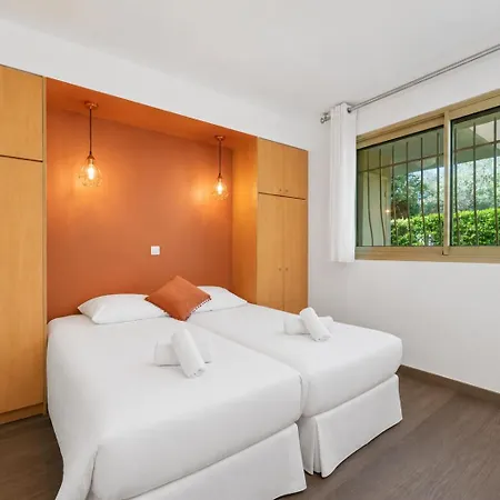 Apartmanhotel Les 15 Pins & La - Piscines, A 5min, Climatisation Antibes