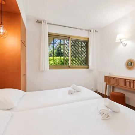Apartmanhotel Les 15 Pins & La - Piscines, A 5min, Climatisation Antibes