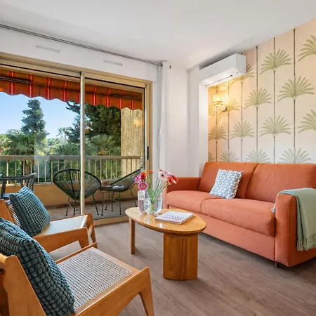 Apartmanhotel Les 15 Pins & La - Piscines, A 5min, Climatisation 3*