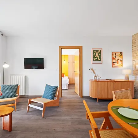 Apartmanhotel Les 15 Pins & La - Piscines, A 5min, Climatisation Antibes