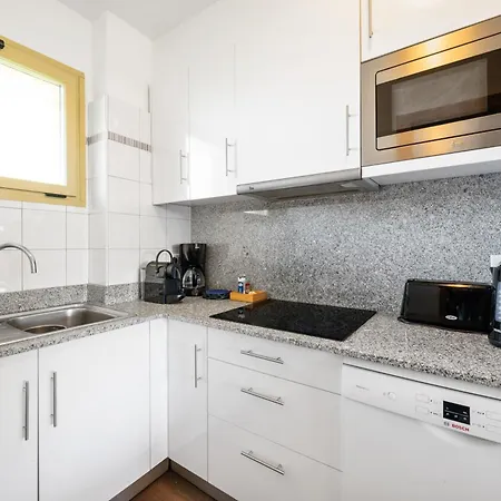Apartmanhotel Les 15 Pins & La - Piscines, A 5min, Climatisation Antibes