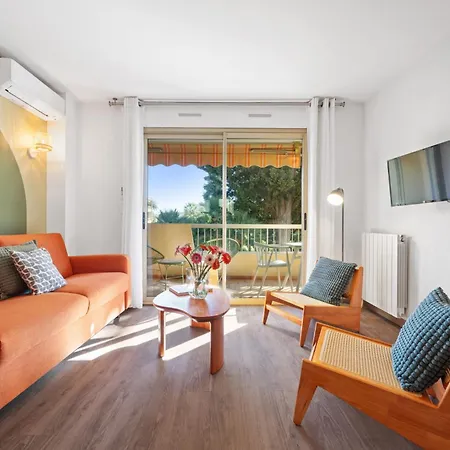 Apartmanhotel Les 15 Pins & La - Piscines, A 5min, Climatisation
