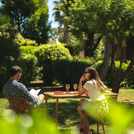 Apartmanhotel Les 15 Pins & La - Piscines, A 5min, Climatisation 3*