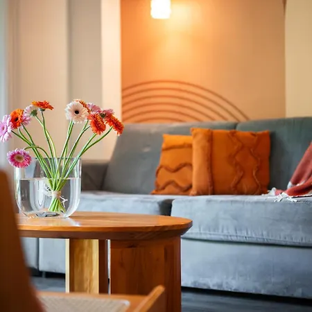 Apartmanhotel Les 15 Pins & La - Piscines, A 5min, Climatisation Antibes